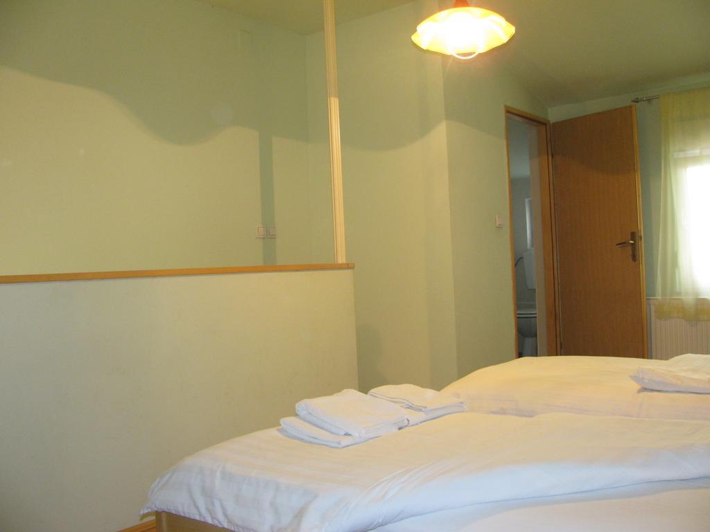 Apartments & Rooms Korzo Slavonski Brod Værelse billede